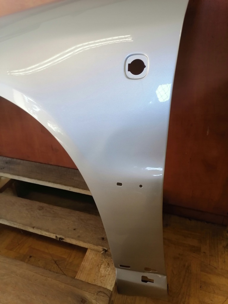 Крыло  левое  перед audi a4 b5 94-97 с отверстие на значок эмблема ly7m Доставка