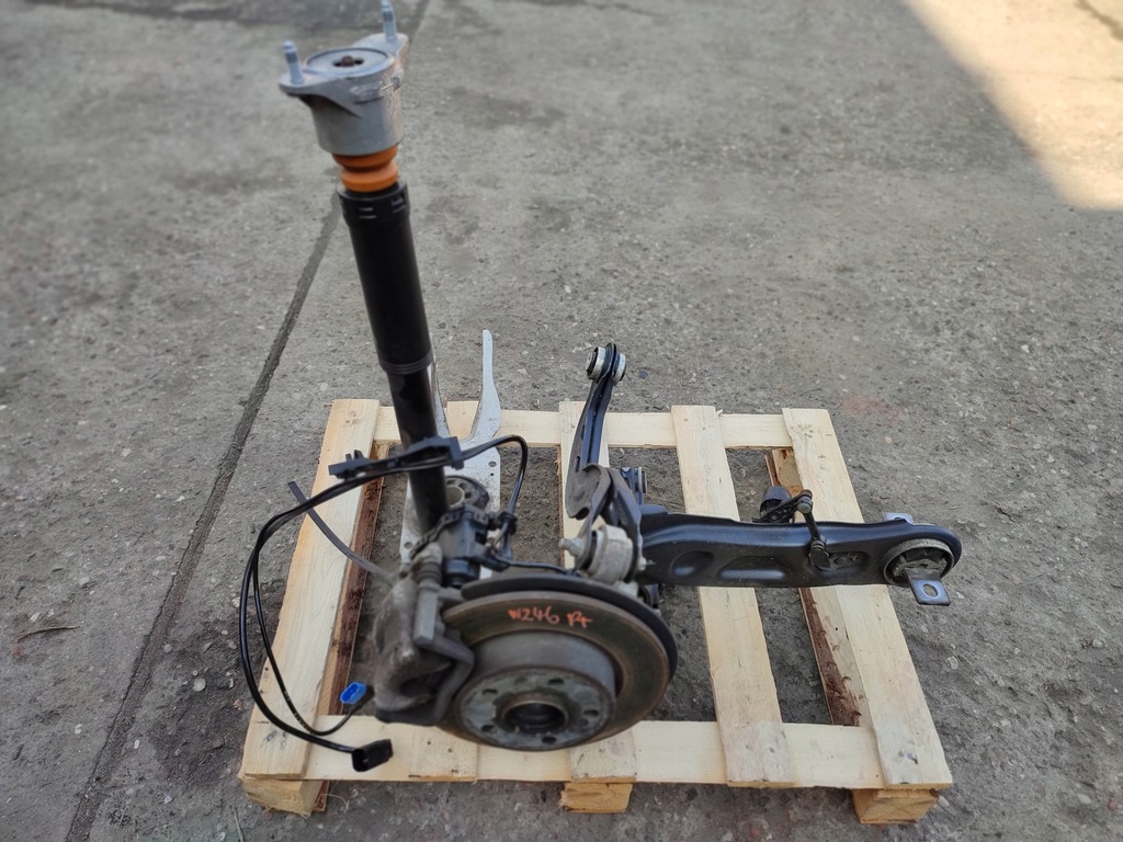 фото №1, Mercedes w246 задняя правая поворотный кулак рычаг амортизатор