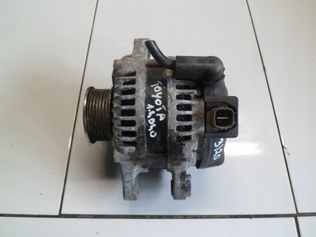 Купити Toyota auris 1.4 d4d генератор 104210-4101