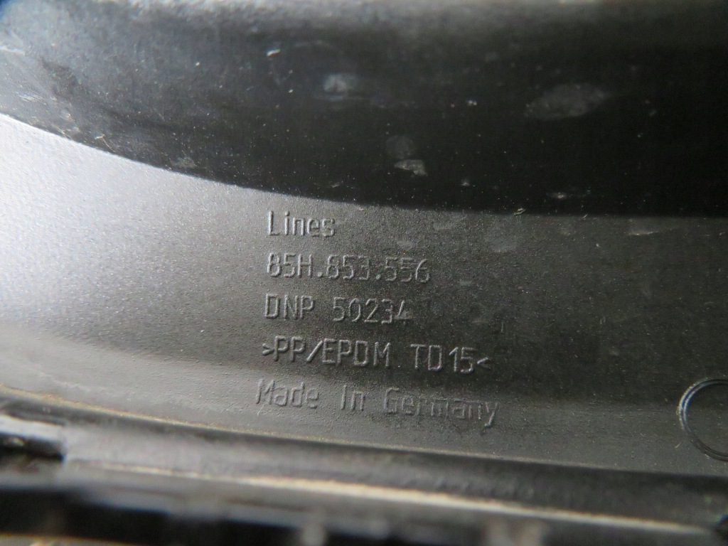 Молдинг рамка фара противотуманная бампера задняя правая  задний q6 e-tron-remo в Украине