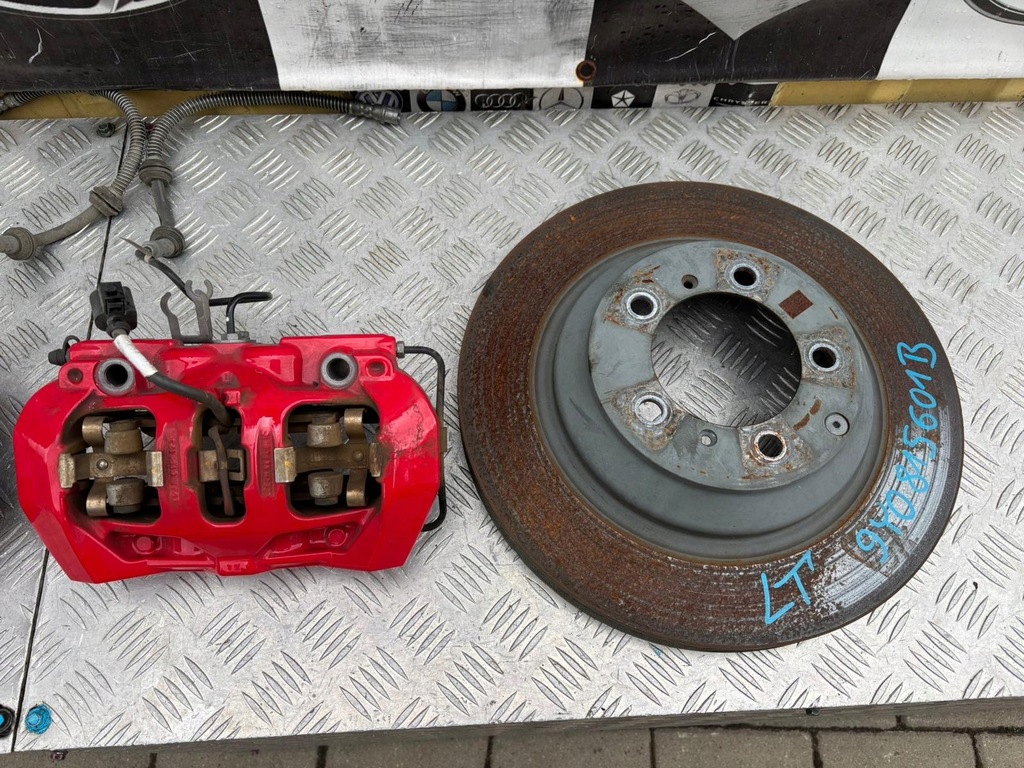 фото №4, Porsche taycan 4s суппорт taracza задняя левый правый 9j1615403ab 9j1615404ab