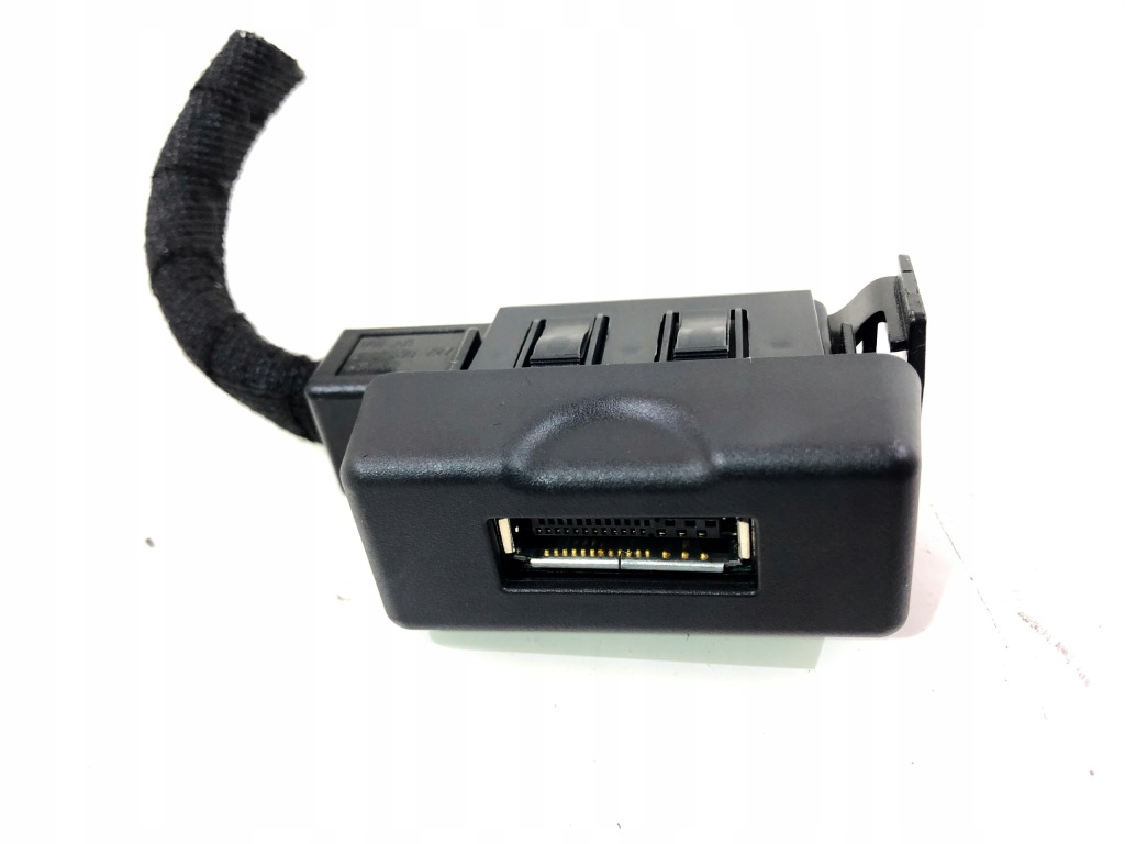 фото №1, З'єднувач мультимедіа vw touareg 7p 4f0035727