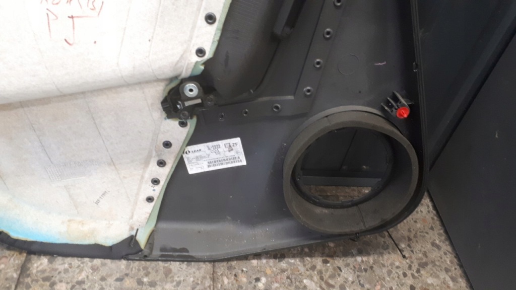 13114512zf обшивка дверь правый задний  vectra c универсал Цена