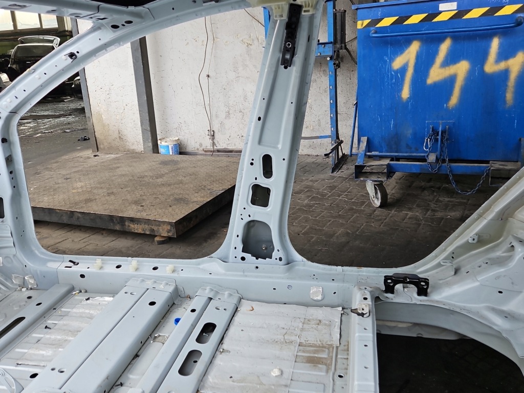 Поріг праві стійку  середній tesla model 3 20-23 Київ