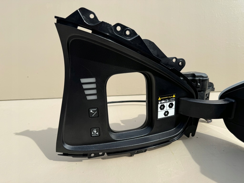 фото №14, Kia ev6 21r- кришка захист роз'єм заряджання