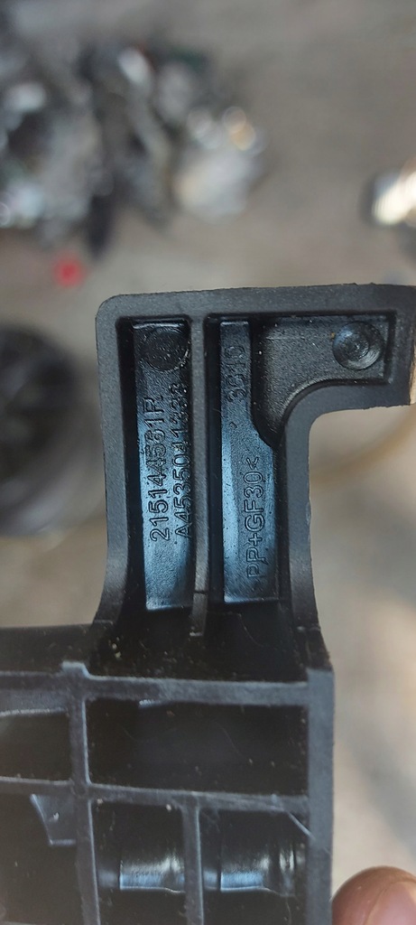 фото №8, Кронштейн кронштейн радиатора twingo iii 215144501r