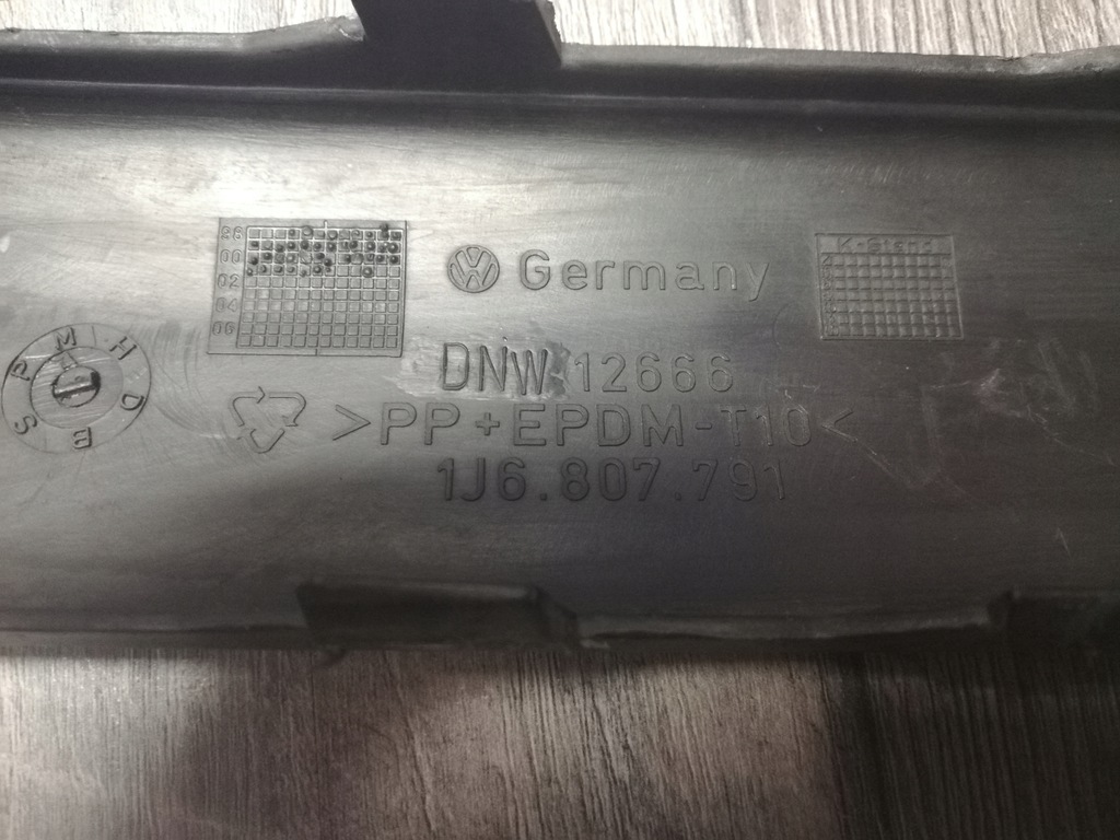 фото №5, Молдинг бампера лівий задня golf iv 1j6807791