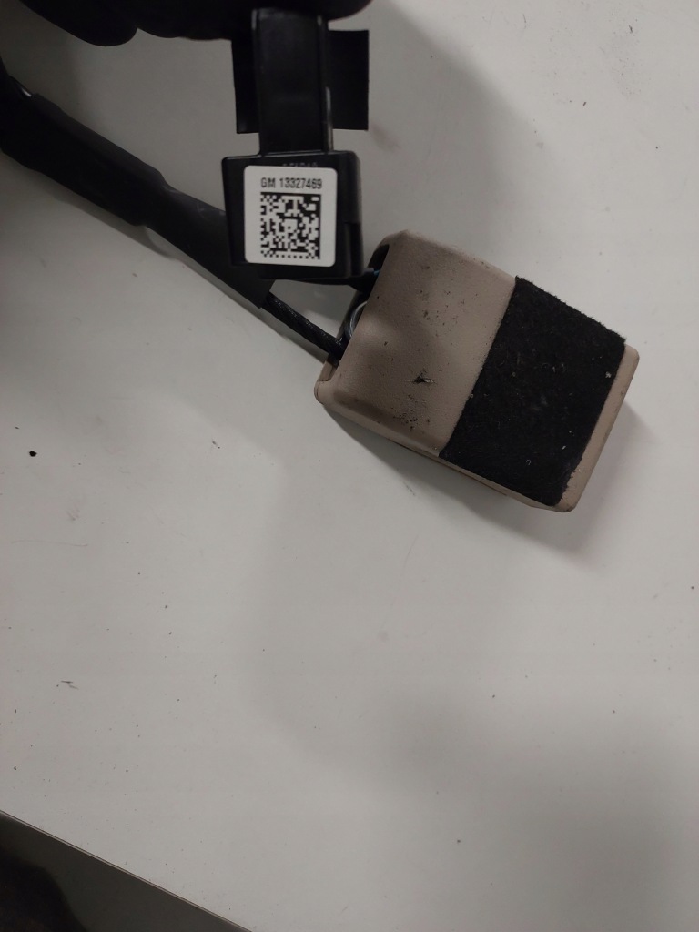 Клипса поперечина правый перед opel insignia 13327469 в Украине