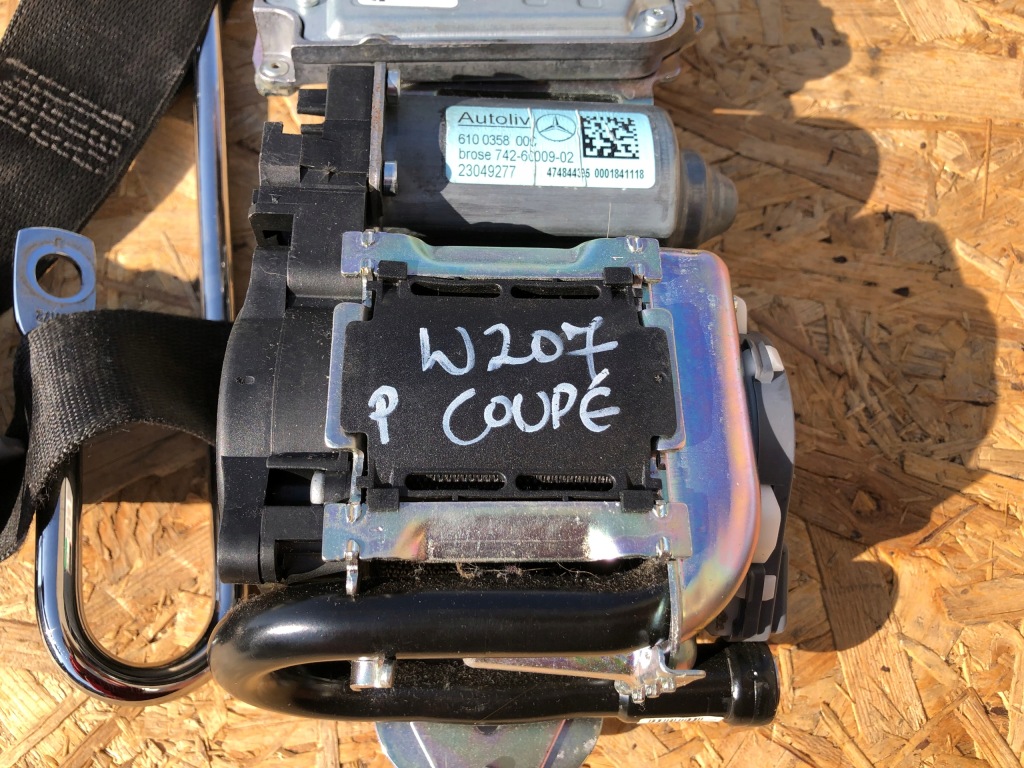 Pas безпеки правий mercedes e coupe w207 Доставка