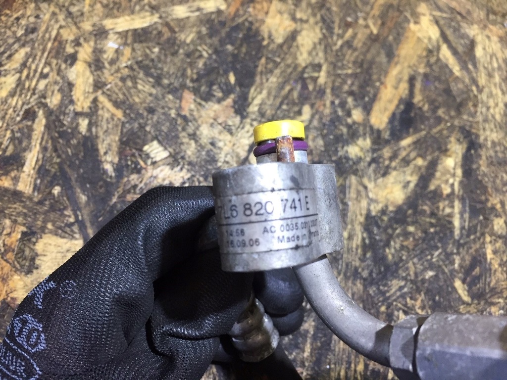 фото №3, Audi q7 4l трубка шланг кондиціонера 7l6820741e