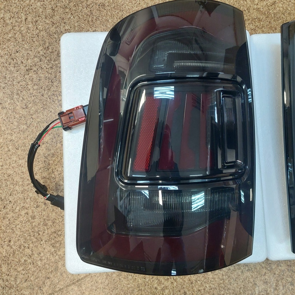 фото №10, Dodge ram iv 2009-18 лампа лампы задняя kpl led europa жёлтый поворотник тонированные