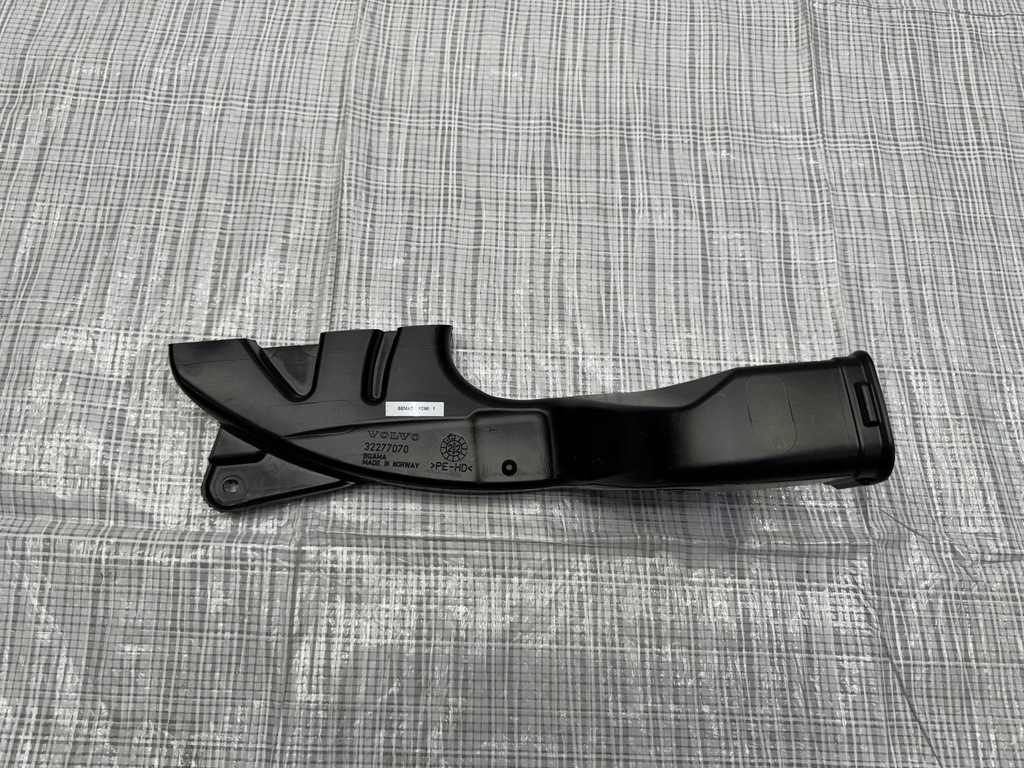 фото №1, 32277070 канал воздуха середина правый volvo xc60 ii