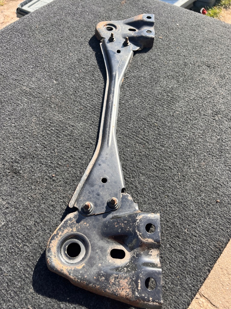 фото №1, Volvo v60 s60 ii кронштейн підрамник 30699889