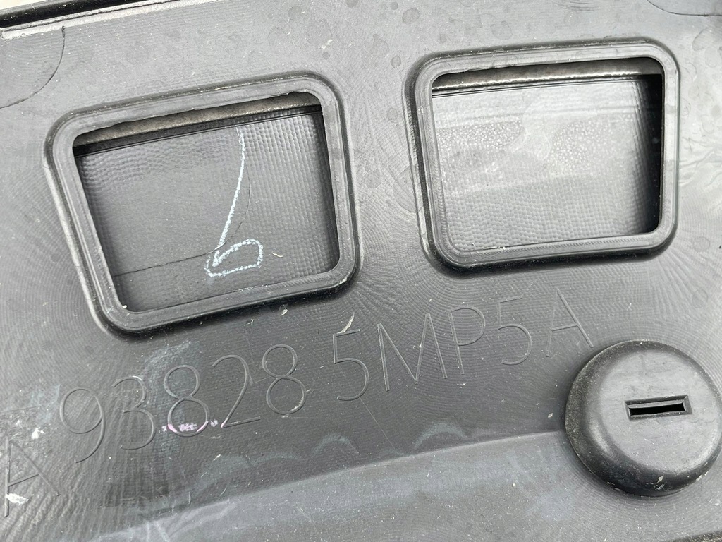 фото №5, Nissan ariya молдинг крила правий задня 938285mp5a