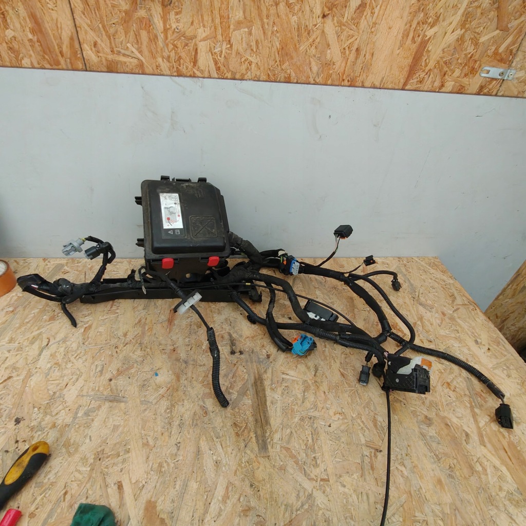 фото №1, Корпус предохранителей электропроводка peugeot 2008 ii 1.2 thp механическая коробка передач