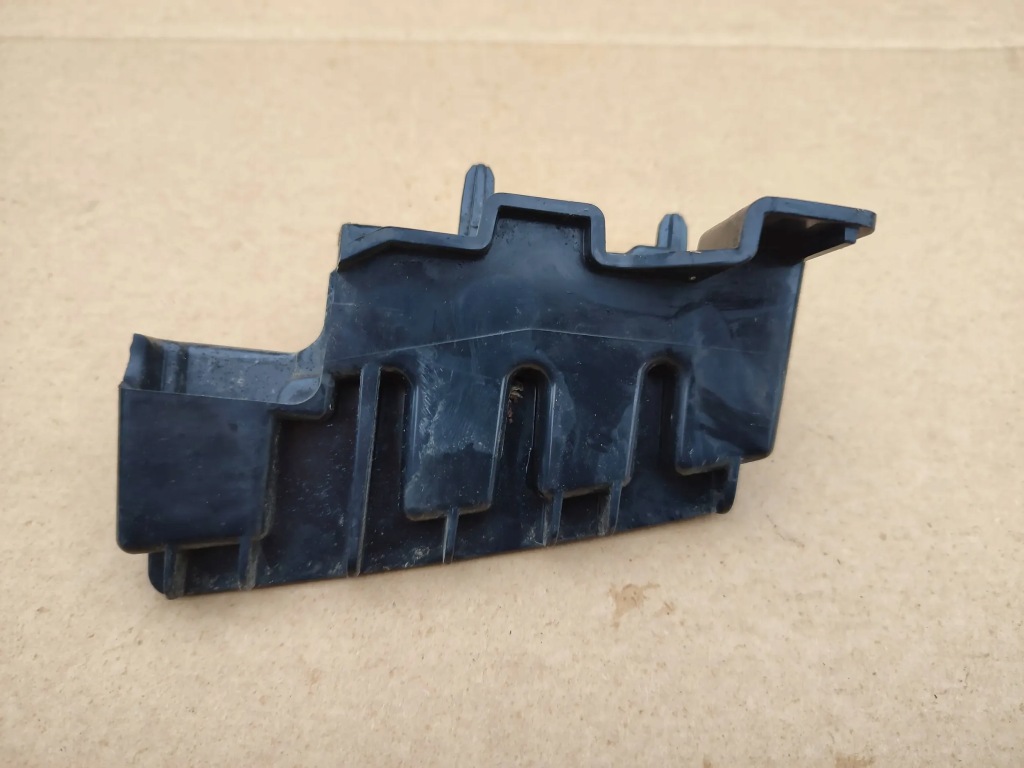 фото №1, Land rover defender ii l663 2020-... направляющая кронштейн бампера задняя левый