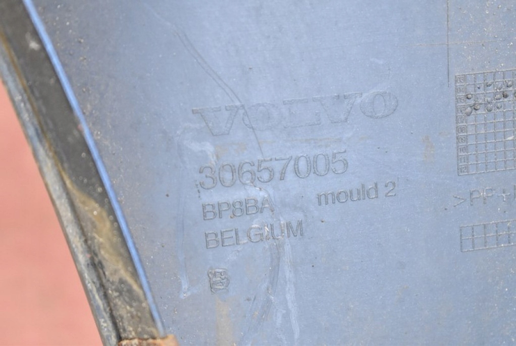 фото №15, Бампер перед передний granatowy 30657005 volvo v50 04-12