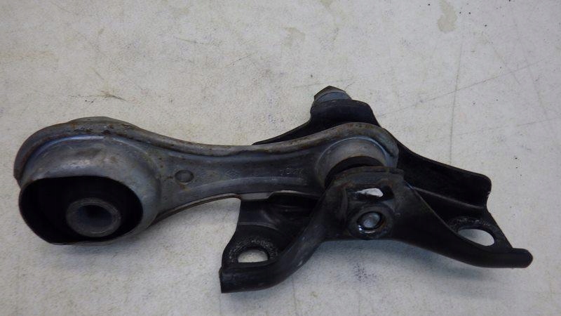 Кронштейн подушка коробки renault clio iv 1.5 dci 113321421r Цена