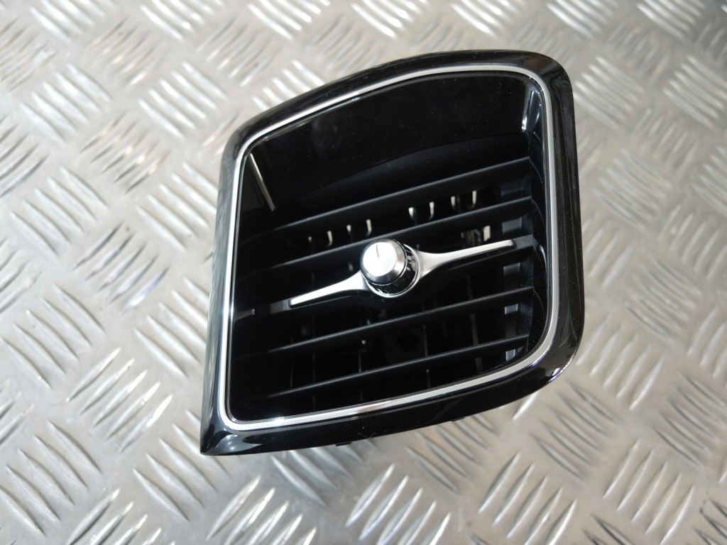 фото №2, Volvo xc60 ii решітка обдув панелі ліва 2017-