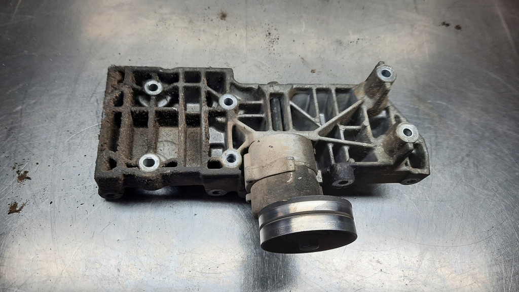 фото №3, Кронштейн генератора volvo v40 1.6b 9146253