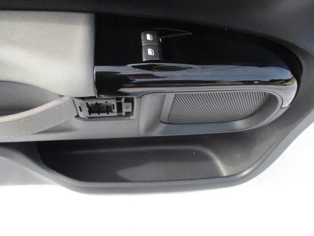 фото №10, Citroen c4 cactus обшивка дверь левых передних