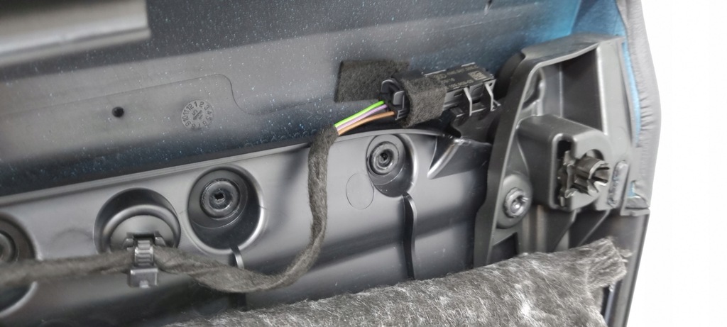 фото №9, Обшивка дверь левый задняя амбие́нтное bang audi q7 4m