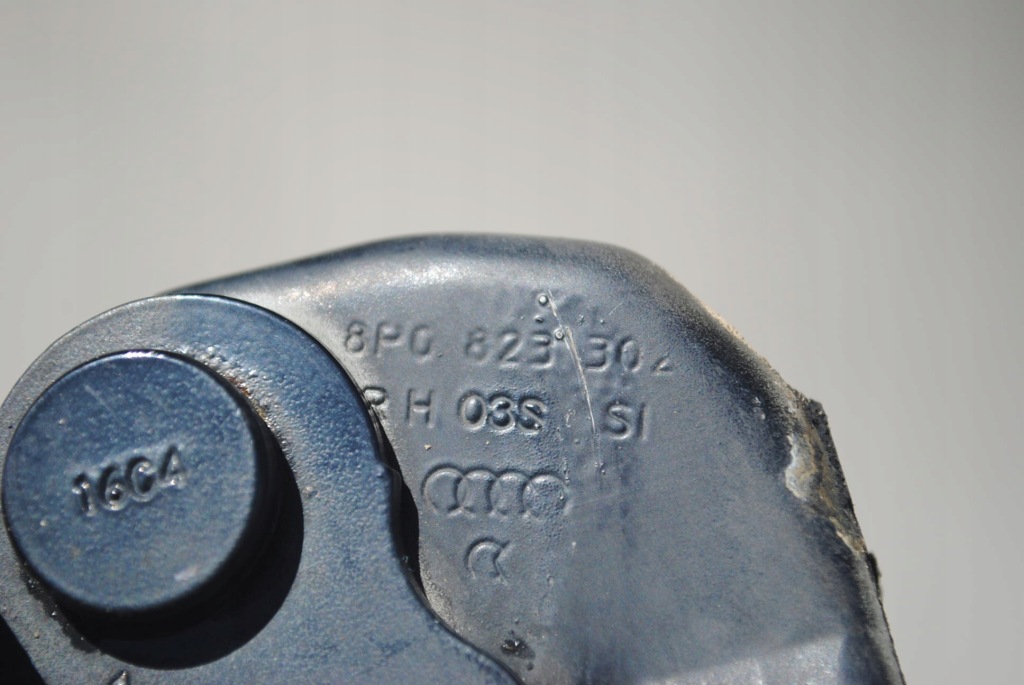 фото №5, Петлі капот 8p0823301 8p0823302 audi a3 8p ly9b