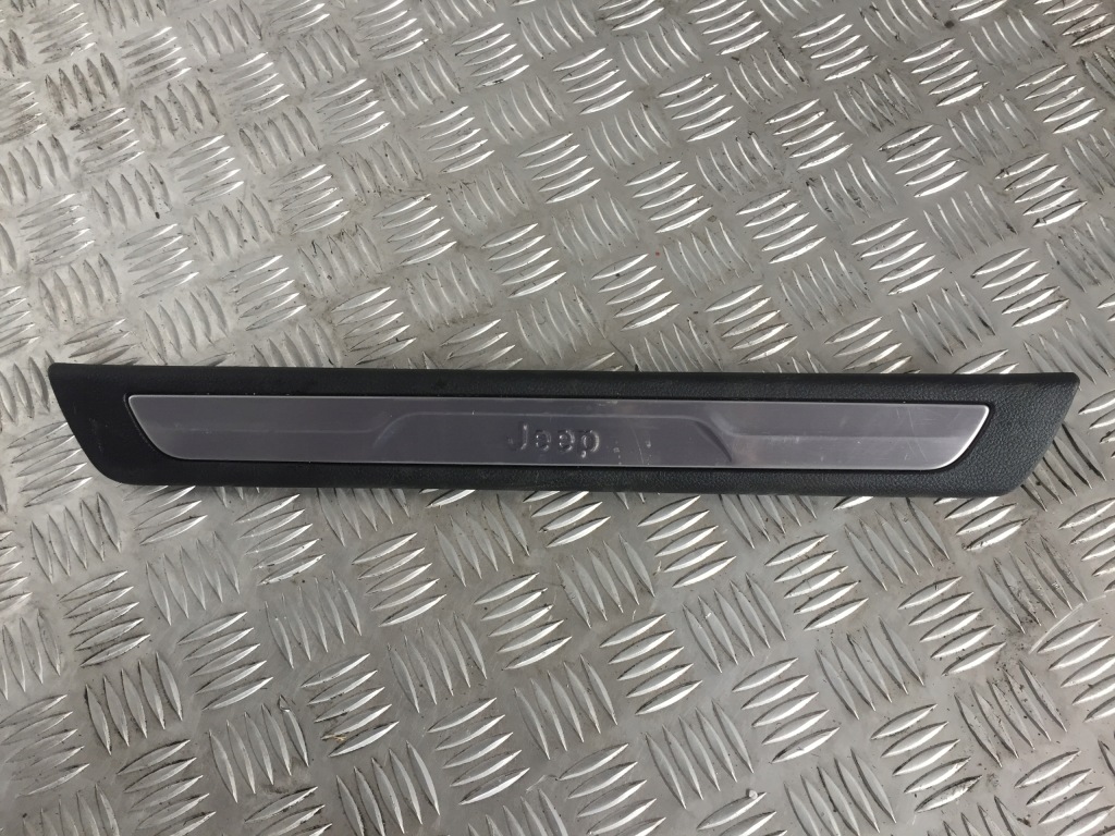 фото №1, Молдинг поріг права jeep grand cherokee wk2