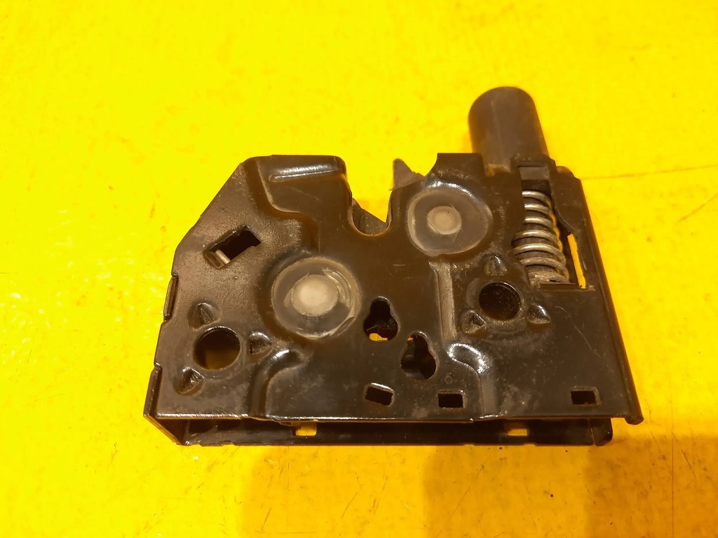 фото №1, Audi q3 8u замок капот 8u0823509