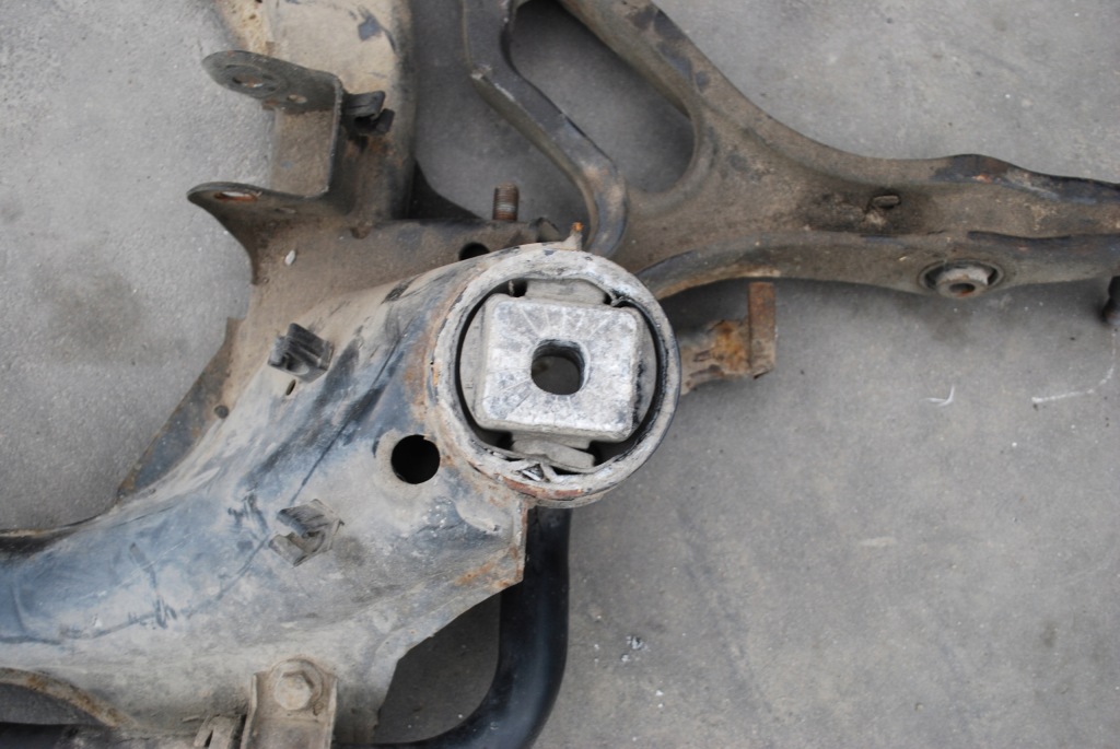 Подрамник подрамник двигателя vw touareg 3.2 azz lubelskie Недорого