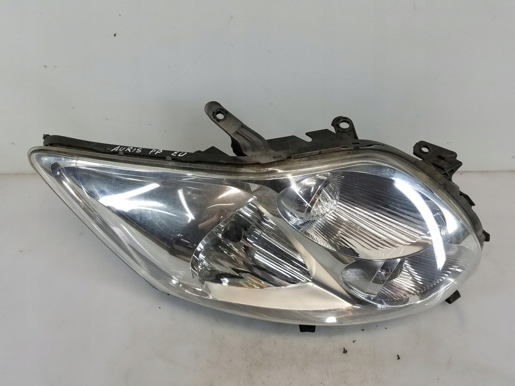 фото №11, Лампа перед toyota auris i e15