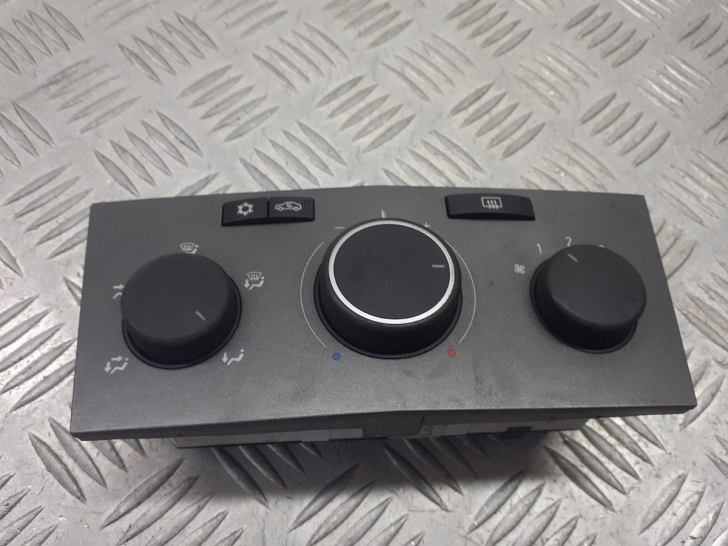 фото №1, Панель керування обдув opel zafira b 13201300