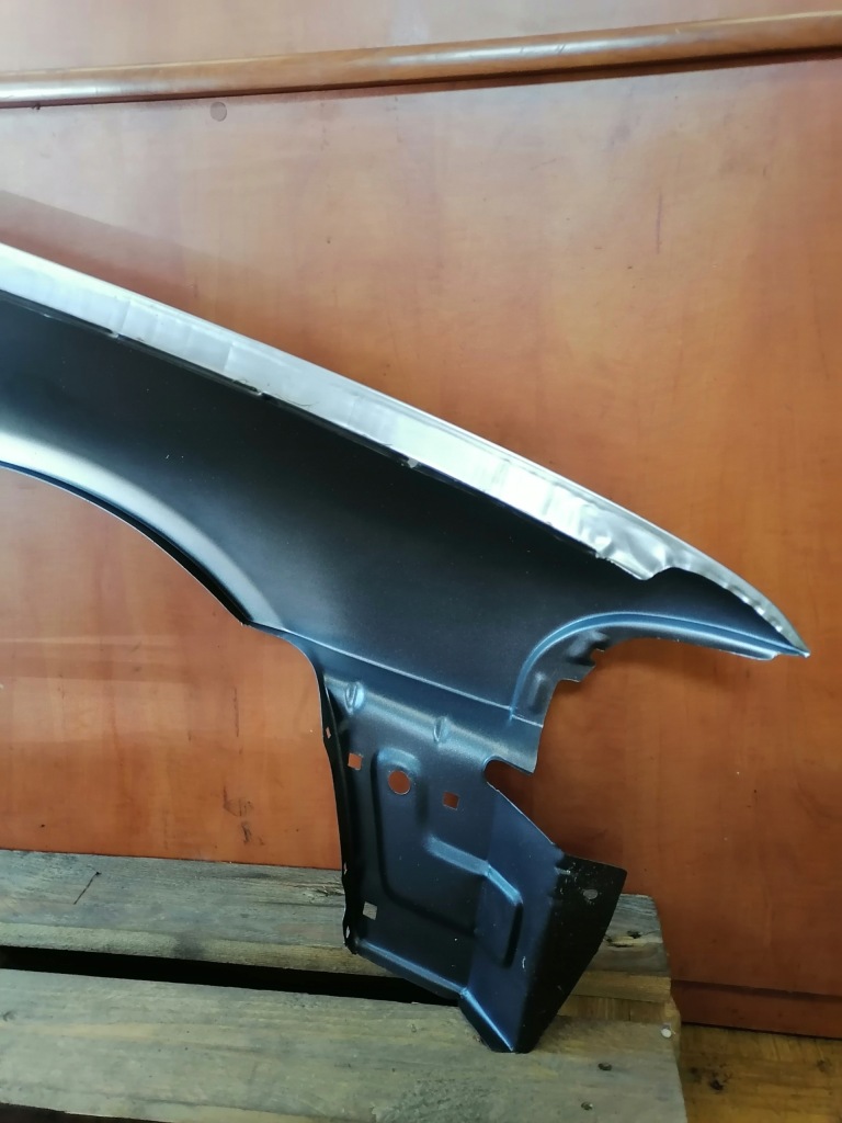 Крыло  левое  перед audi a4 b5 94-97 с отверстие на значок эмблема ly7m Цена