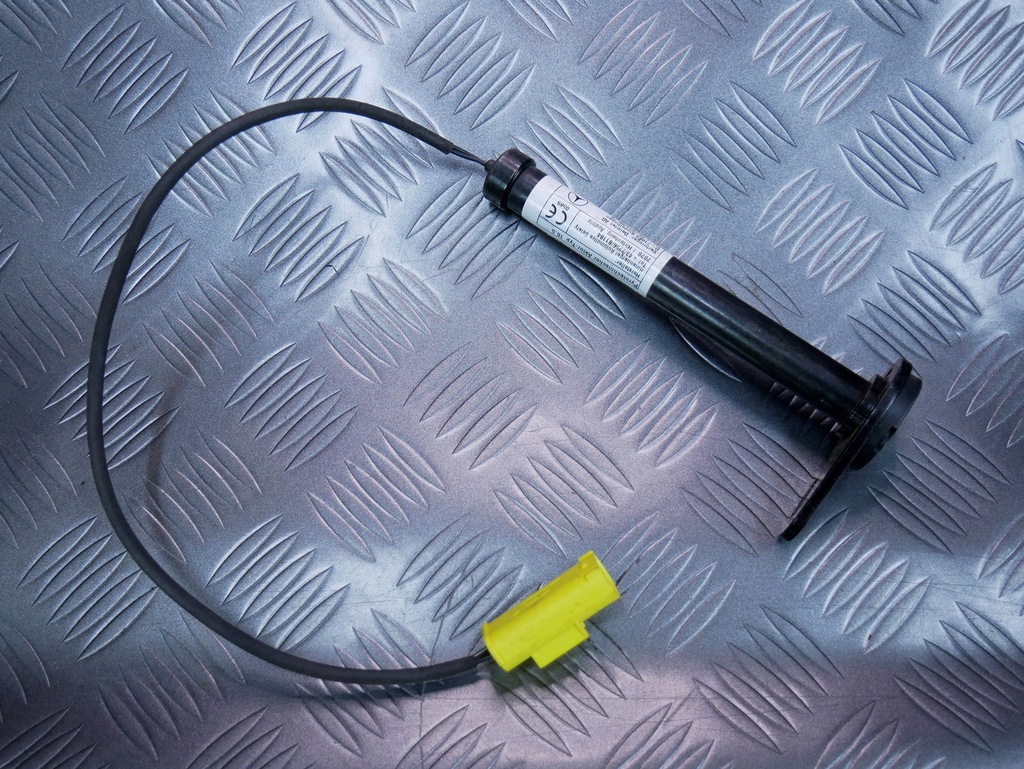 фото №1, Новый оригинальный патрон капот a1728870510 mercedes slk r172