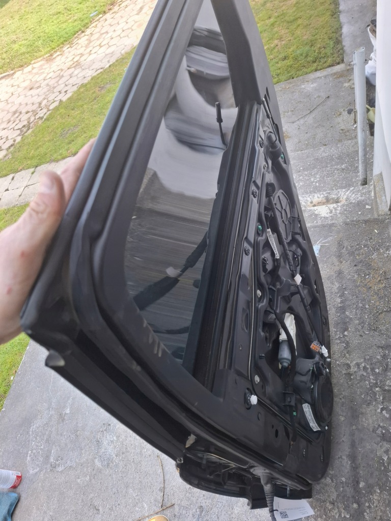 Дверь правое  задняя задняя dodge durango 2014-2025- рестайлинг  pxj с Разборки