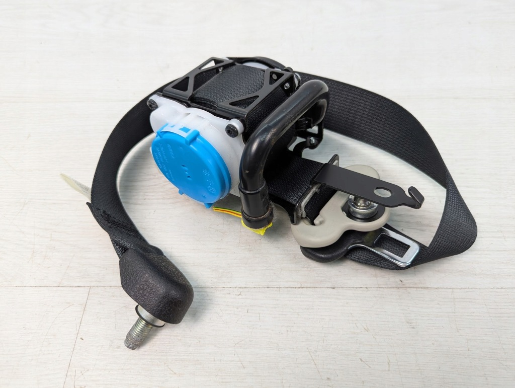 Купити Ремінь безпеки правий перед сидіння mazda 6 0589p1000146