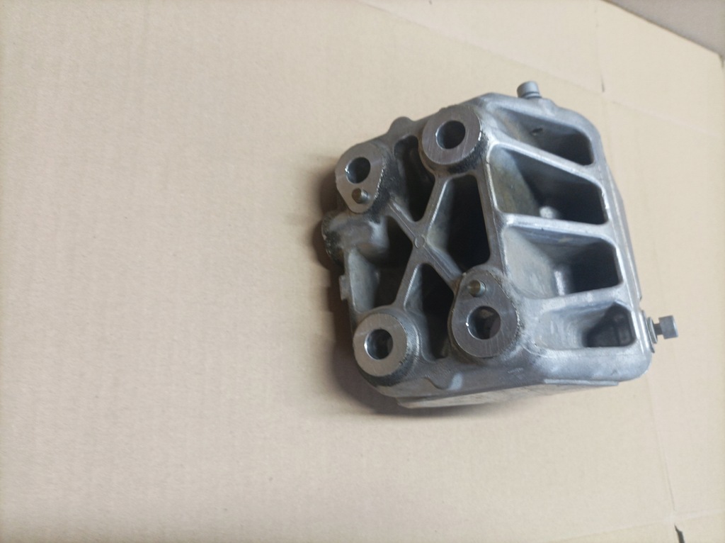 фото №3, Alfa romeo stelvio 2,9 кронштейн двигателя