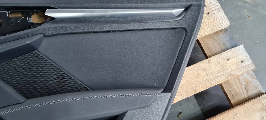 фото №14, S3 8y a3 оббивка обшивка шкіра двері правий задня bangolufsen sedan