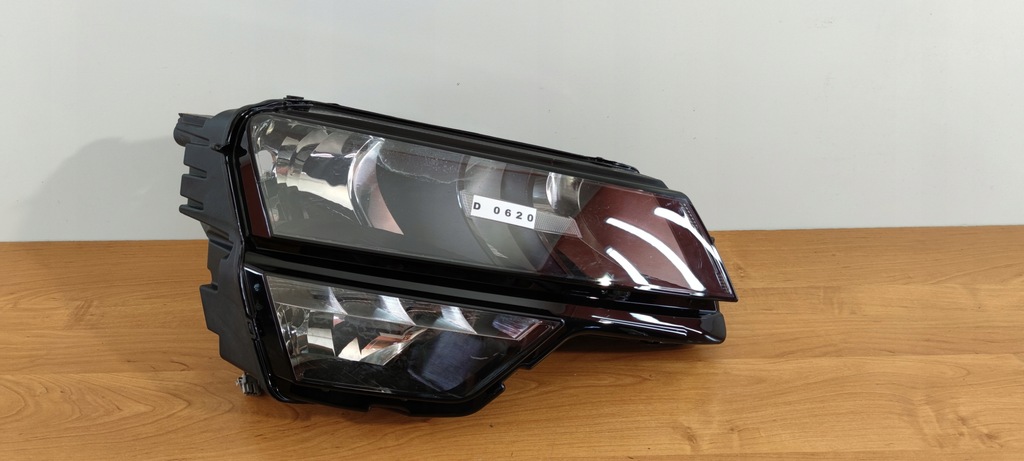 фото №1, Skoda karoq правая лампа перед фара оригинал