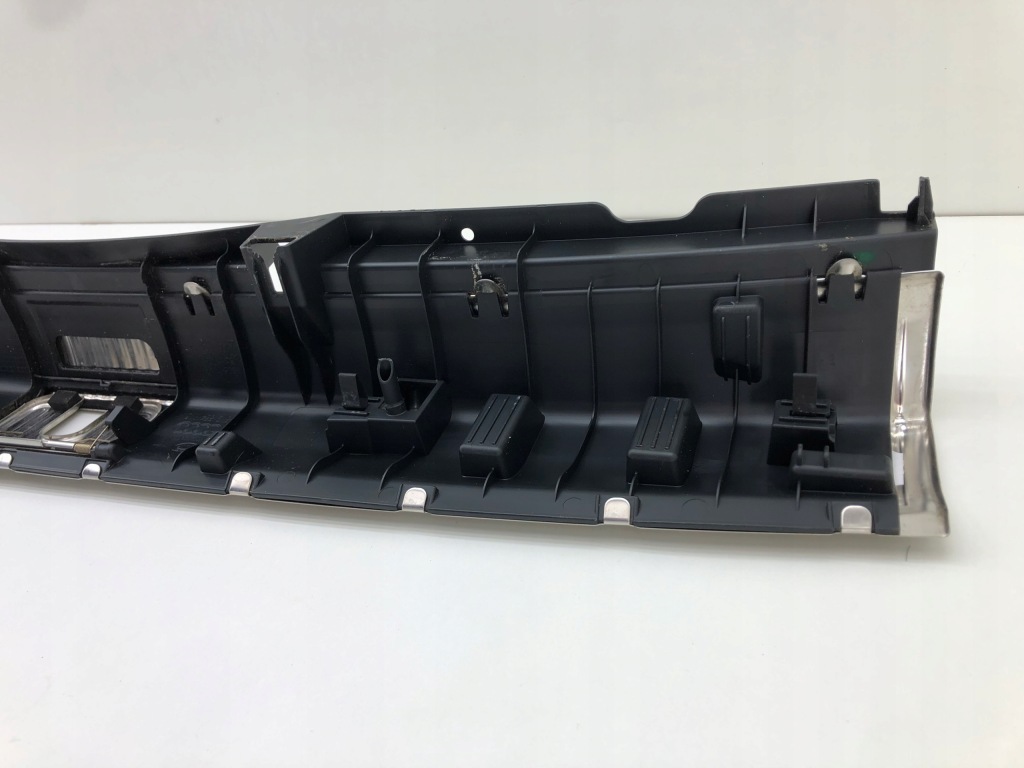 Audi a4 b9 накладка поріг багажника 5w9864513 Оригінал