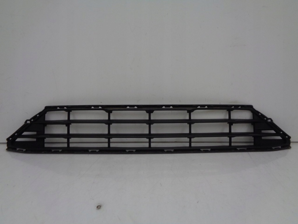 фото №1, Volvo xc60 2017- решітка середня бампер перед