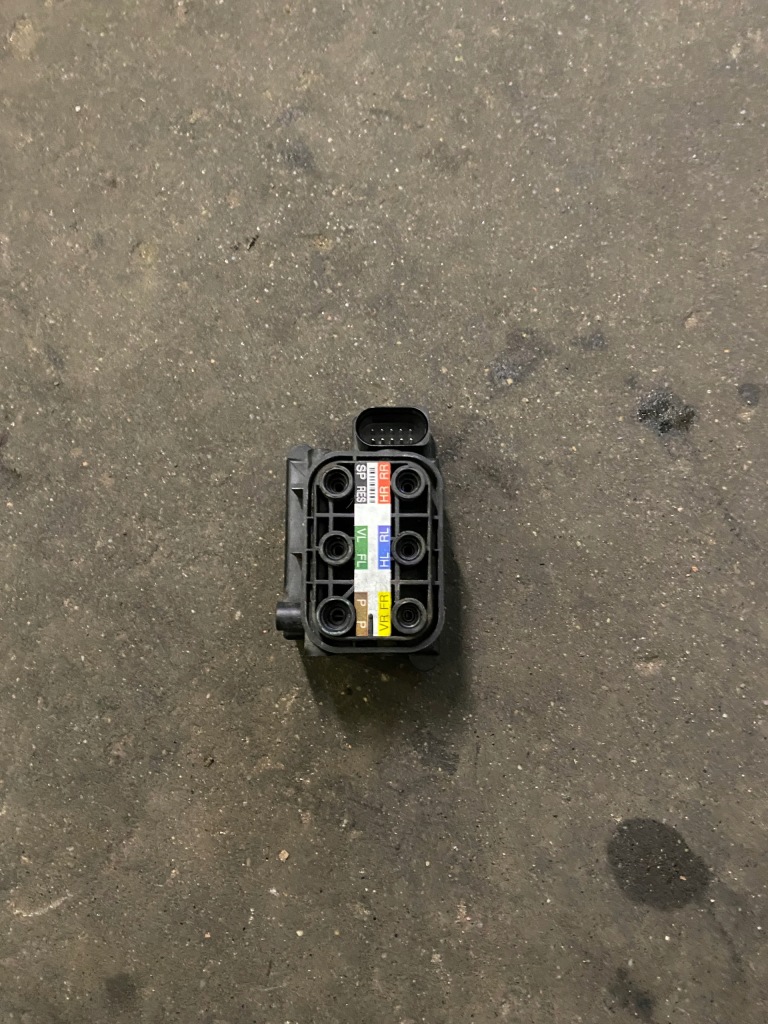 Купить Mercedes gle 292 распределитель airmatic 2123200358