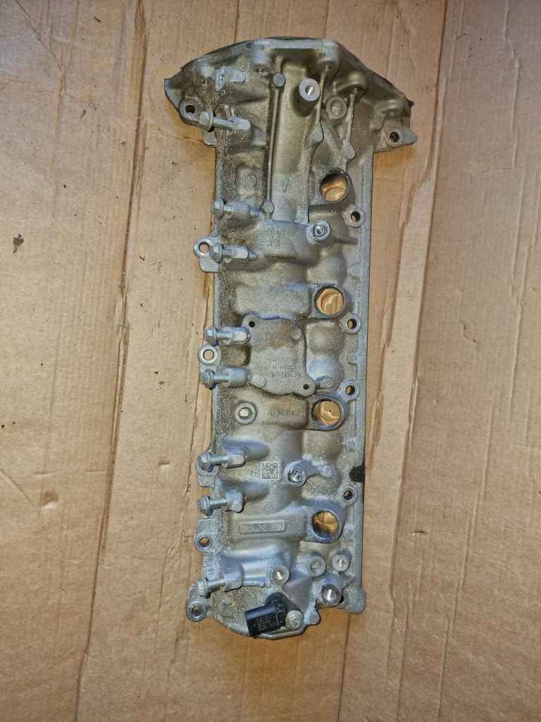 Купити Renault captur 1.3 tce кришка клапанів 132654210r