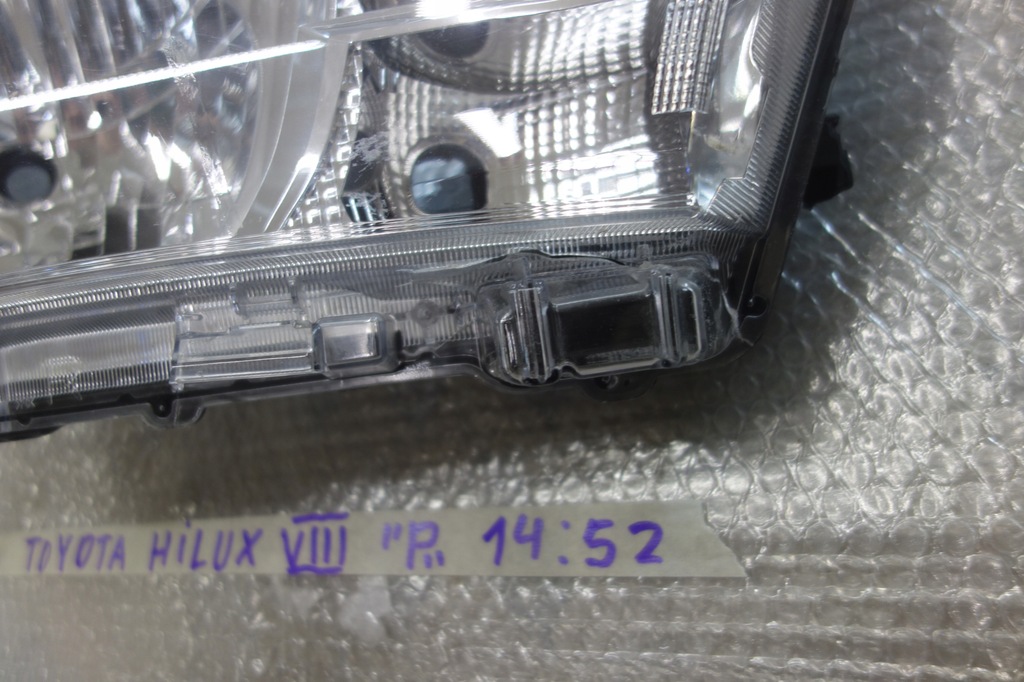 фото №8, Toyota hilux vii 15- лампа правая перед