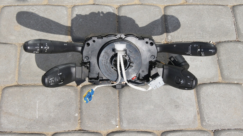 фото №1, Переключатель peugeot 308 t7 2007--2013 96652983xt