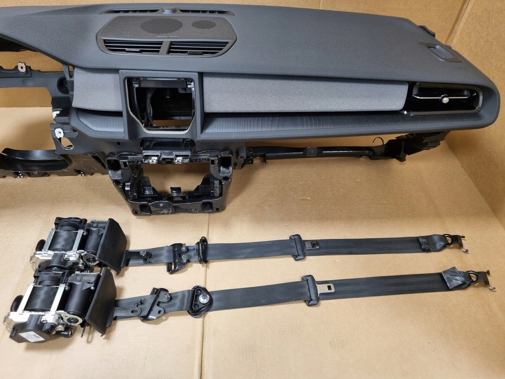 фото №7, Polestar 2 приборная панель консоль оригинал подушка безопасности подушка водитель пассажир ремни