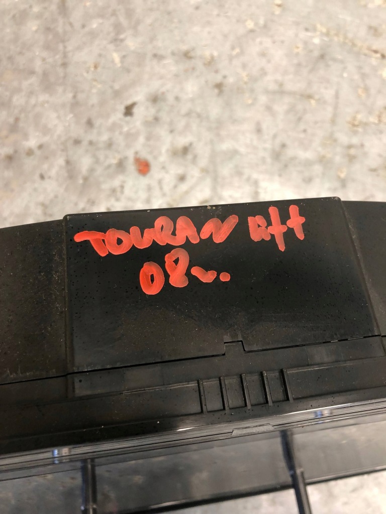 Панель приборы vw touran 1 рестайлинг  1t0920874a европа Недорого