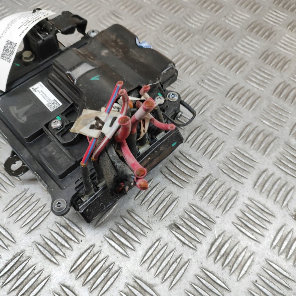 Tesla model x 2018 рамка / модуль запобіжників Доставка