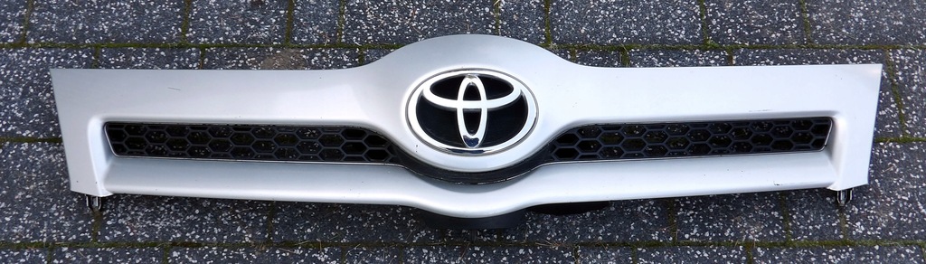 фото №1, Toyota corolla verso ii 04-09 решётка радиатора решётка радиатора 53111-0f020