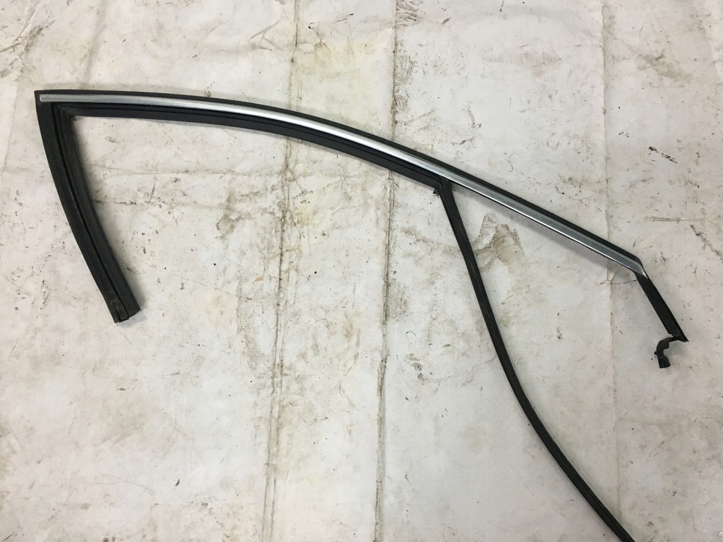 фото №1, Прокладка стекло правый перед citroen ds4 i хром